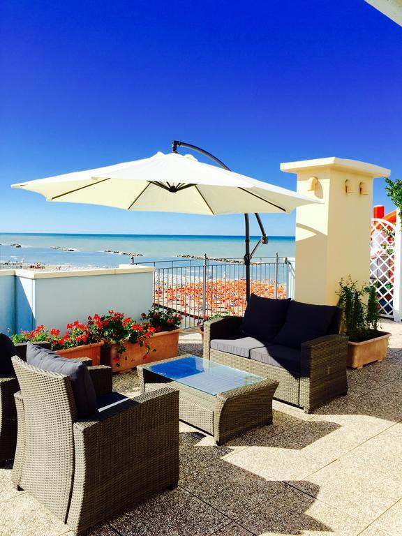 Residence Frontemare Rimini Buitenkant foto