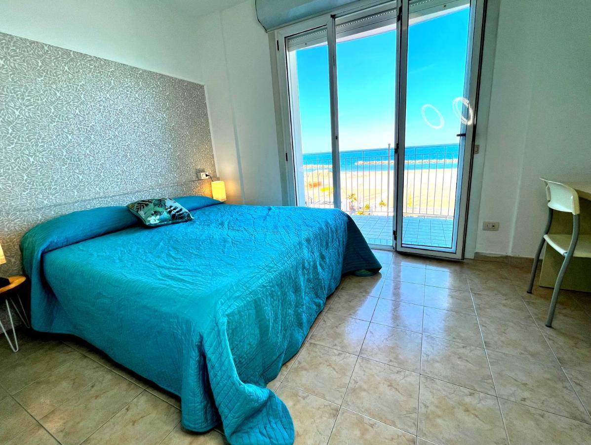 Residence Frontemare Rimini Buitenkant foto