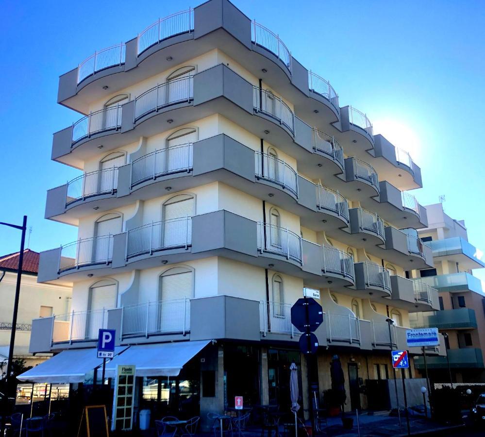 Residence Frontemare Rimini Buitenkant foto