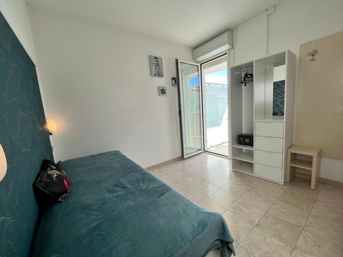 Residence Frontemare Rimini Buitenkant foto