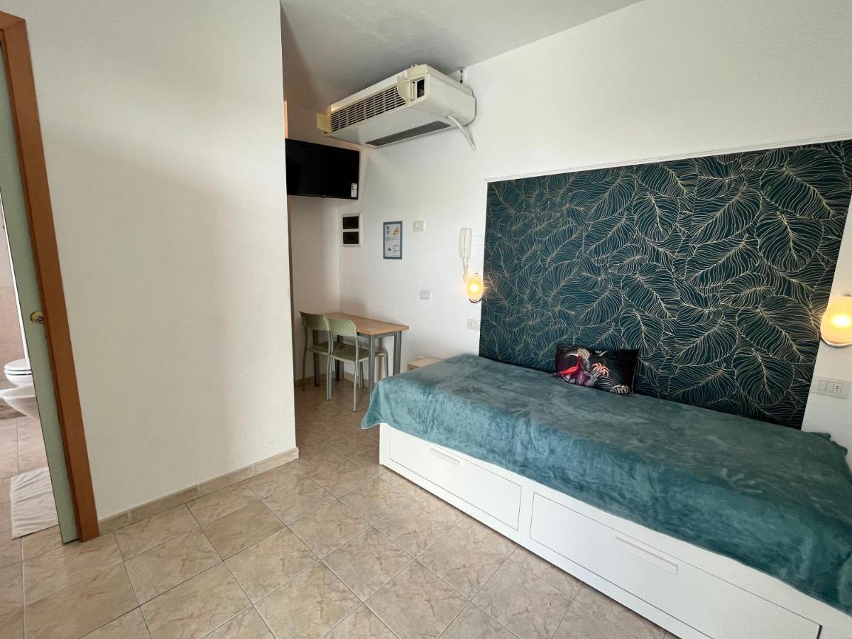 Residence Frontemare Rimini Buitenkant foto