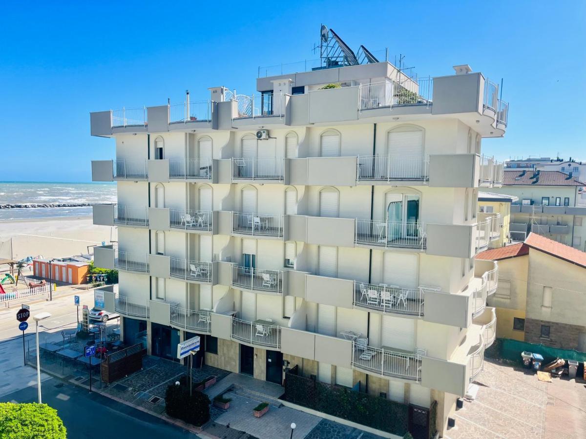 Residence Frontemare Rimini Buitenkant foto