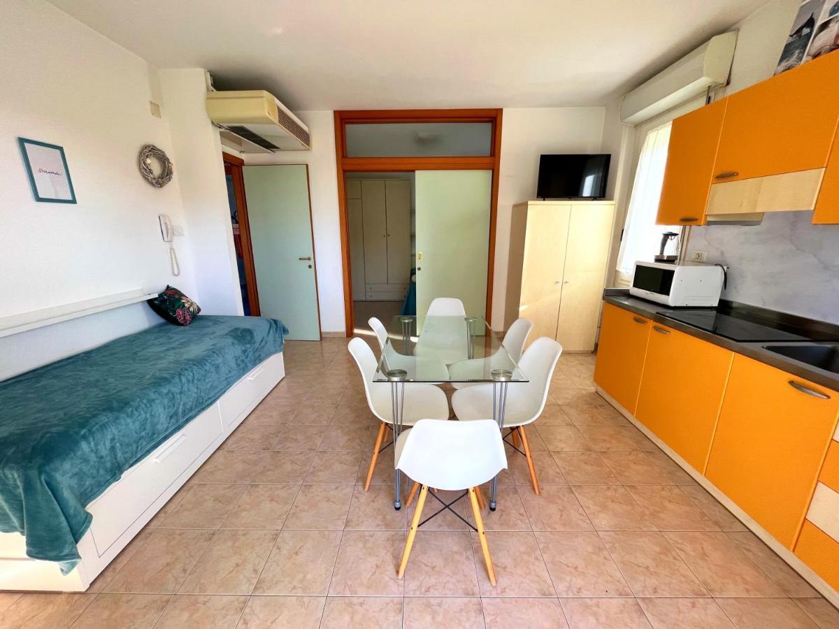 Residence Frontemare Rimini Buitenkant foto