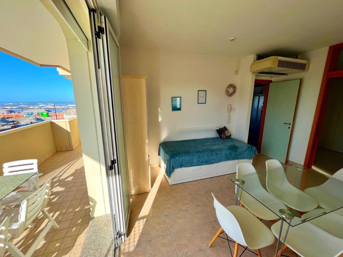 Residence Frontemare Rimini Buitenkant foto