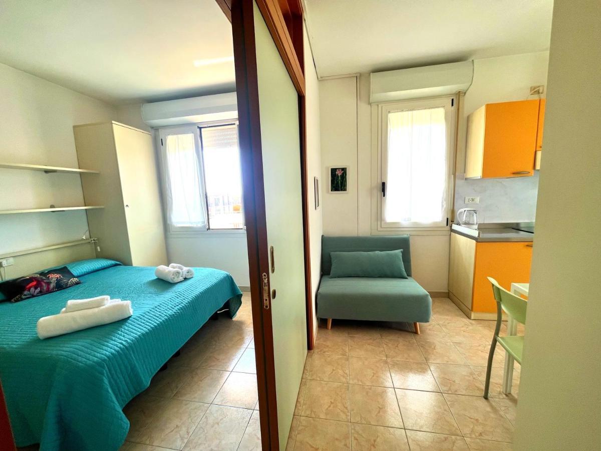 Residence Frontemare Rimini Buitenkant foto