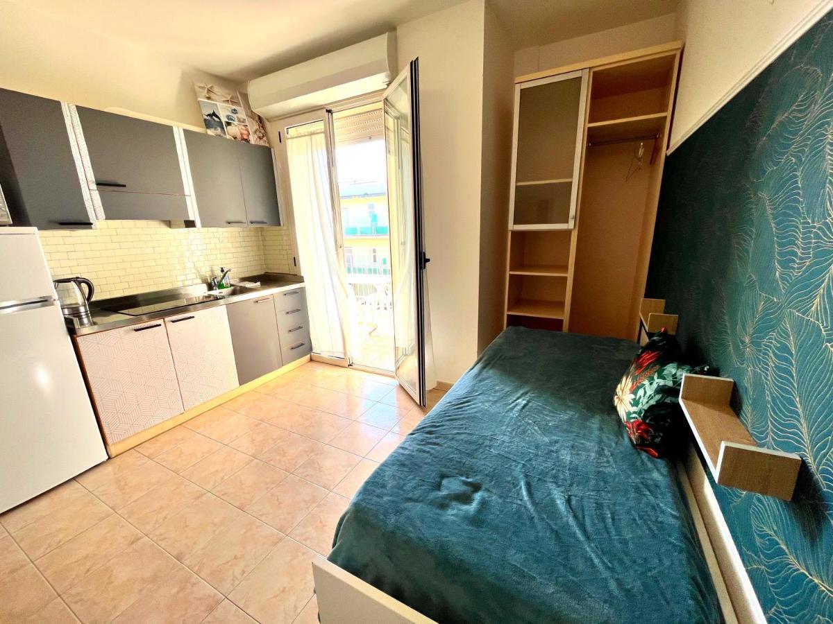 Residence Frontemare Rimini Buitenkant foto