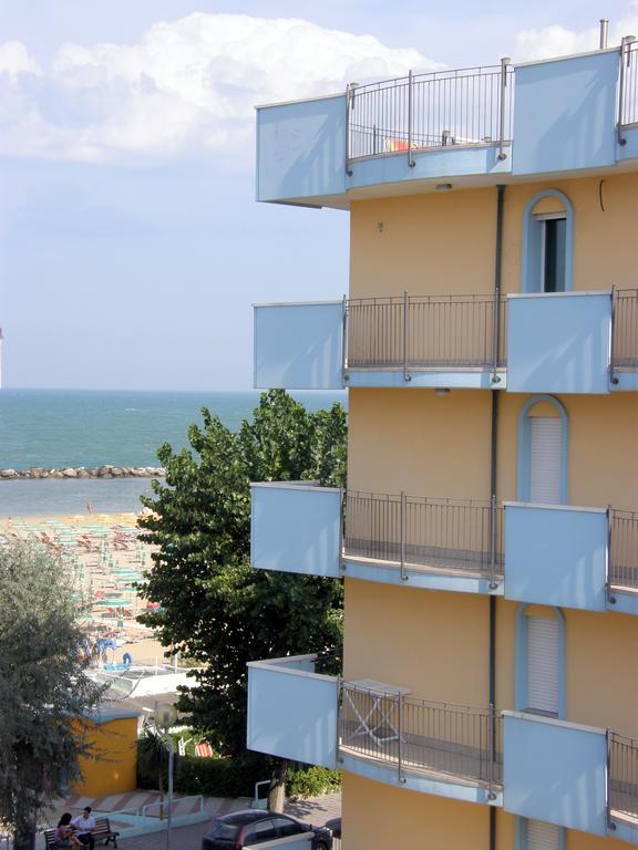 Residence Frontemare Rimini Buitenkant foto