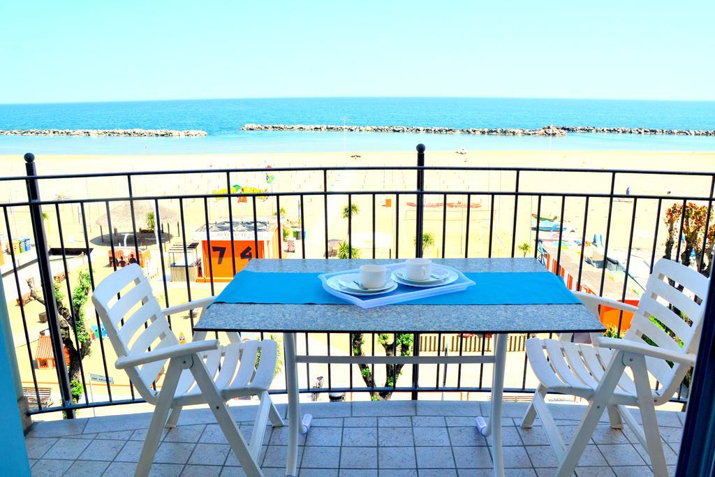 Residence Frontemare Rimini Buitenkant foto
