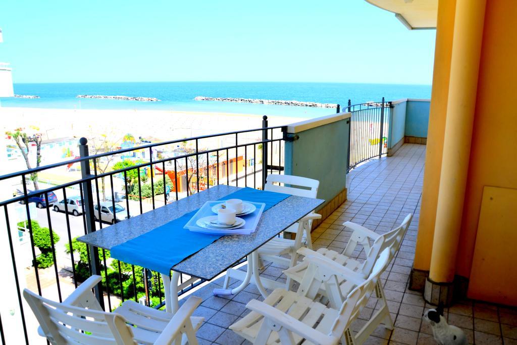 Residence Frontemare Rimini Buitenkant foto
